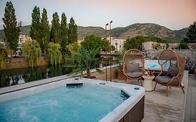 Integra Hotel
